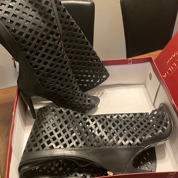 All Black Mesh Knee Highs - Picture 1 of 3